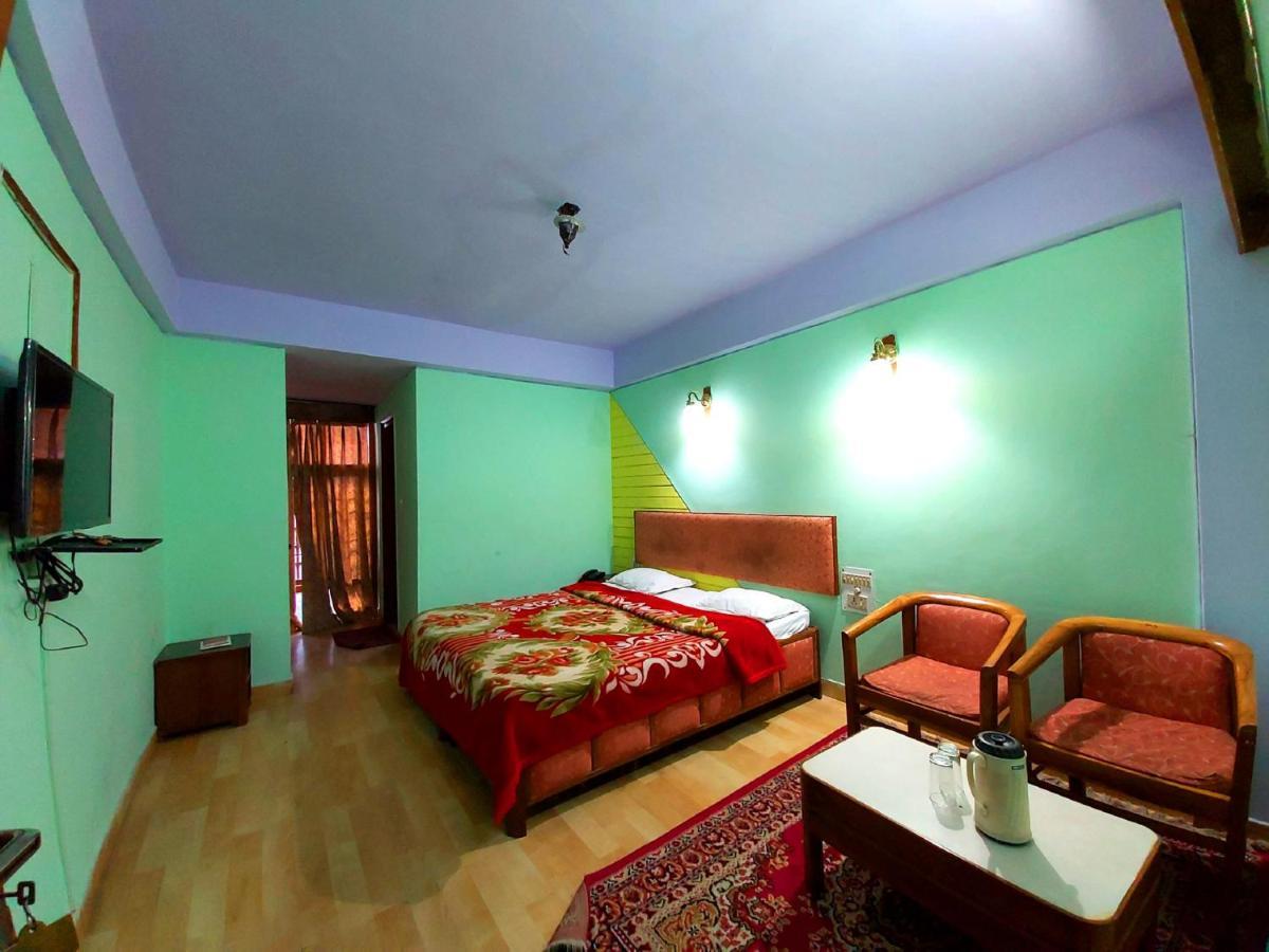 Hotel Radhe Continental Nainital Kültér fotó