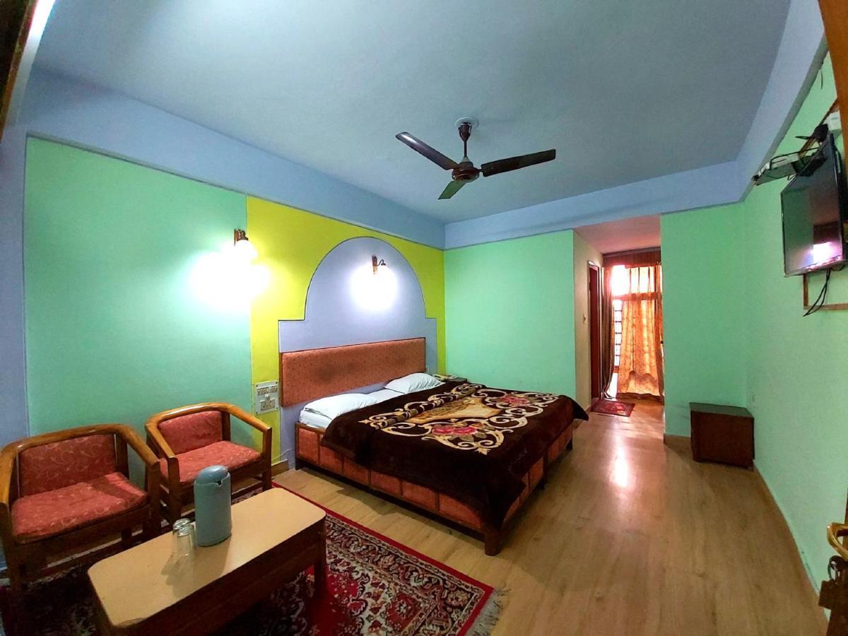 Hotel Radhe Continental Nainital Kültér fotó