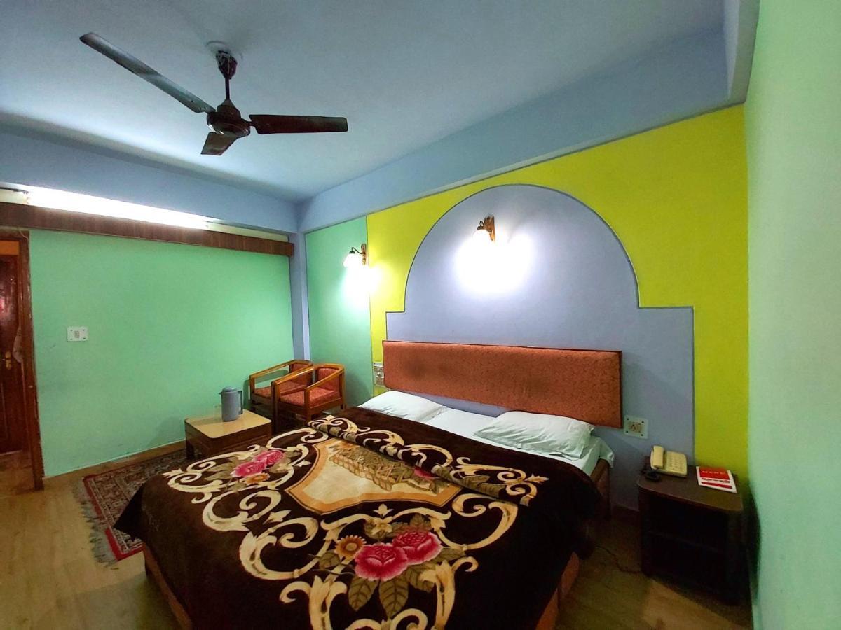Hotel Radhe Continental Nainital Kültér fotó
