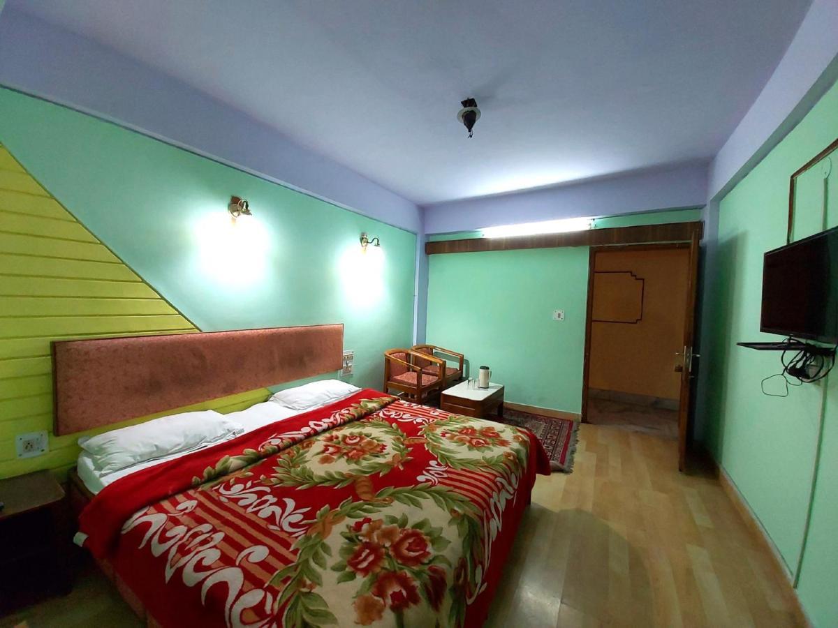 Hotel Radhe Continental Nainital Kültér fotó