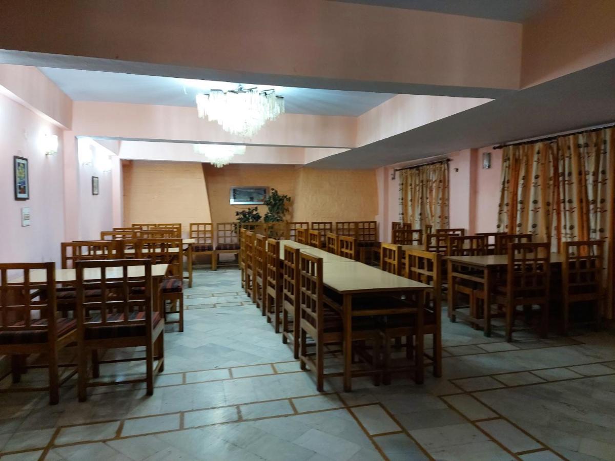 Hotel Radhe Continental Nainital Kültér fotó