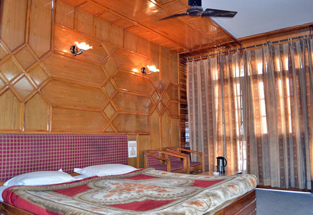 Hotel Radhe Continental Nainital Kültér fotó